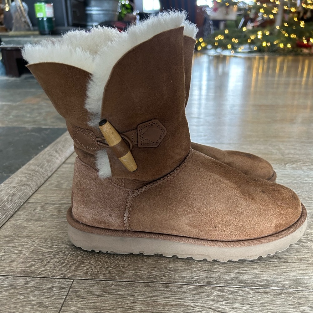 Laddies Ugg Booties Sz 8